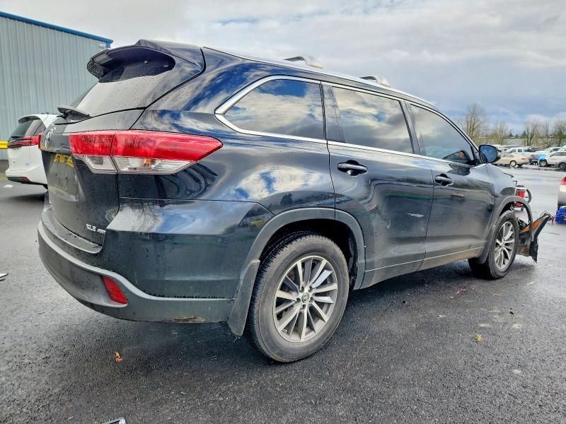 2017 Toyota Highlander se