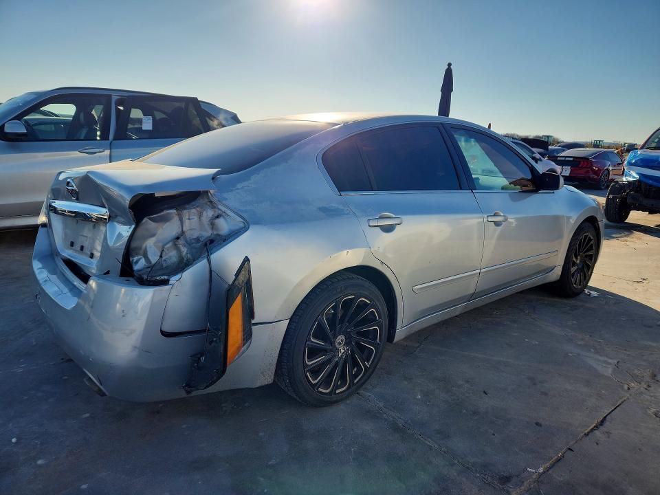 2010 Nissan Altima Base