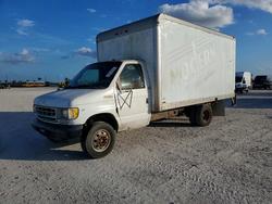 Camiones salvage sin ofertas aún a la venta en subasta: 2001 Ford E350 BOX Truck