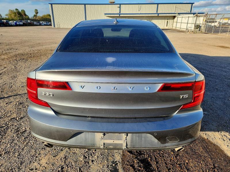 2018 Volvo S90 T5 Momentum