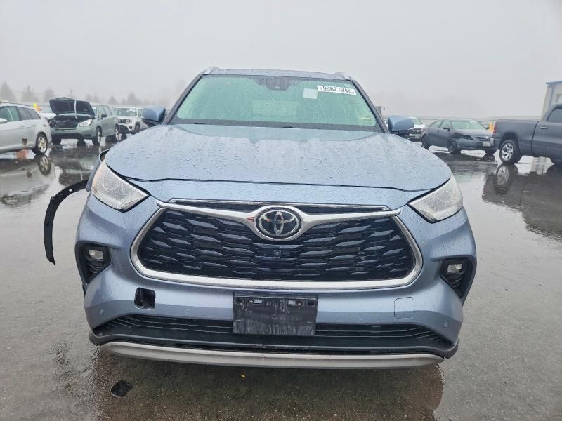 2022 Toyota Highlander Platinum