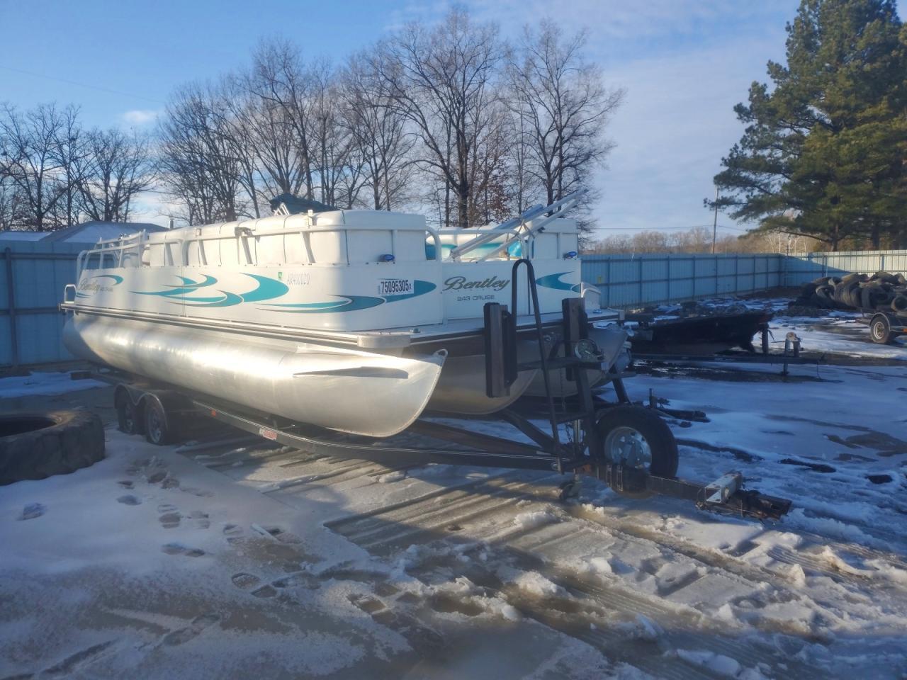 2006 Bently 243 Cruise Pontoon Boat