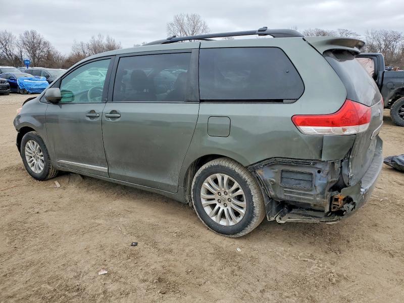2012 Toyota Sienna xle