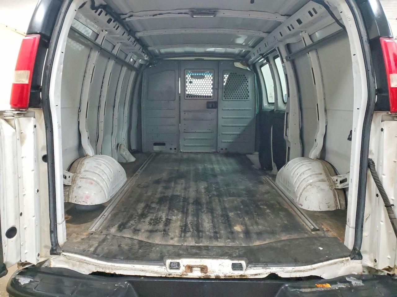 2012 Chevrolet Express G2500 Delivery Van