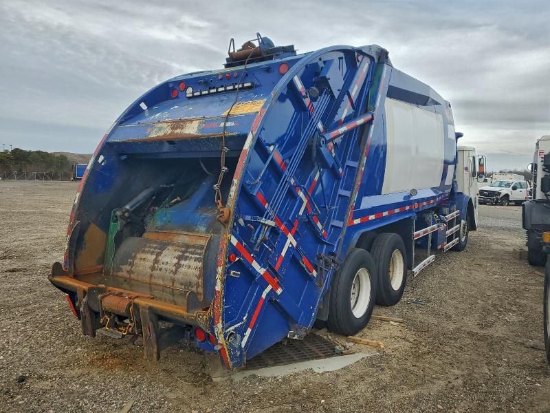 2014 Mack Leu613 Refuse Truck