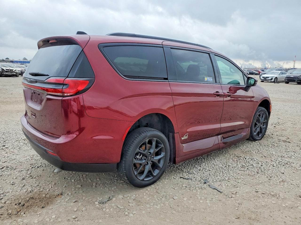 2023 Chrysler Pacifica Touring l