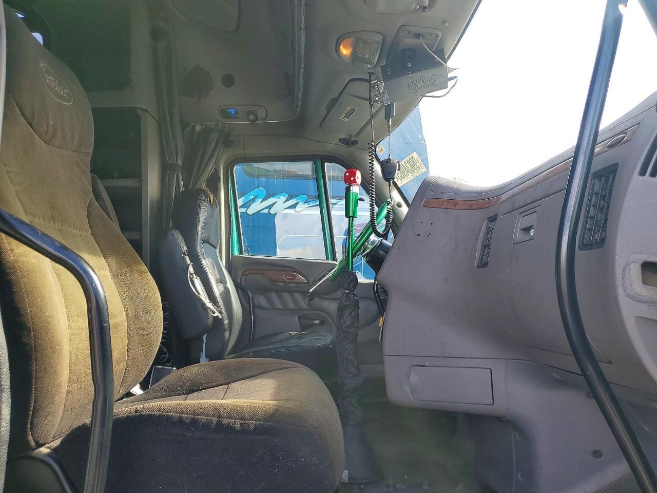 2012 Peterbilt 587 Semi Truck