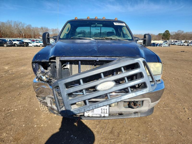 2004 Ford F350 Super Duty Flatbed Truck