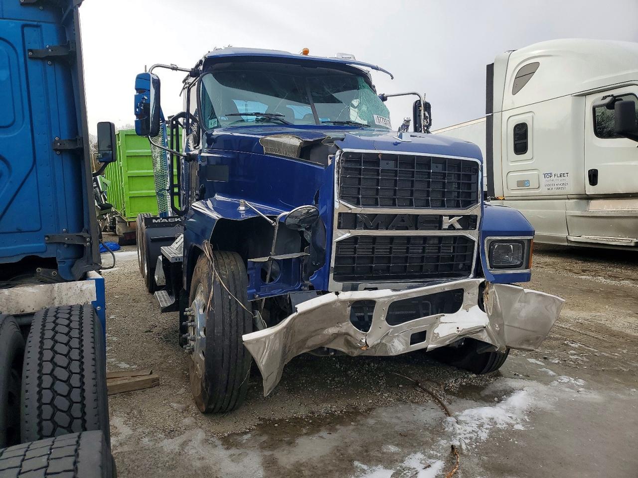 2026 Mack Pinnacle Semi Truck