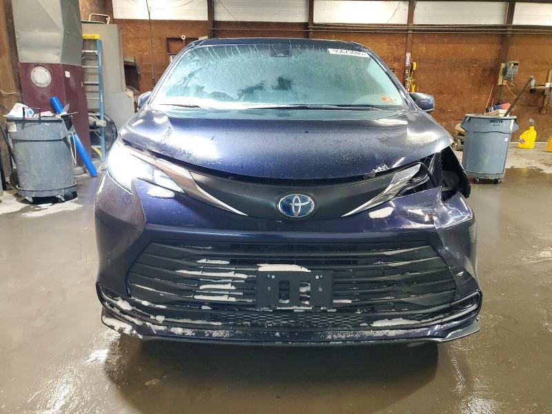 2022 Toyota Sienna le