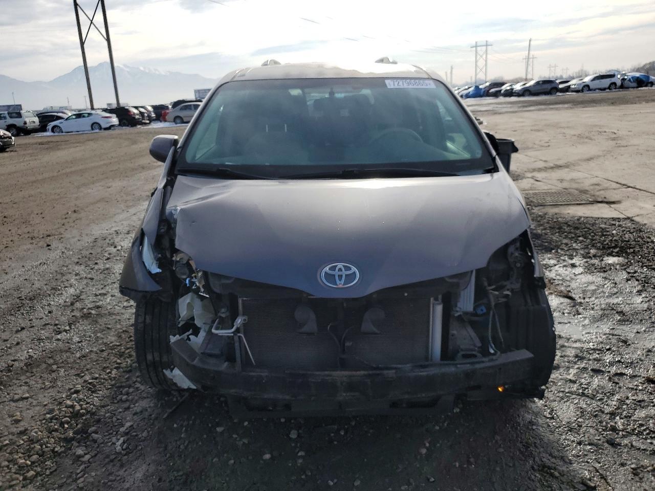 2013 Toyota Sienna le