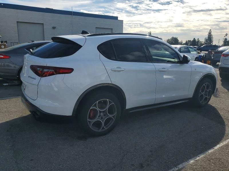 2022 Alfa Romeo Stelvio ti