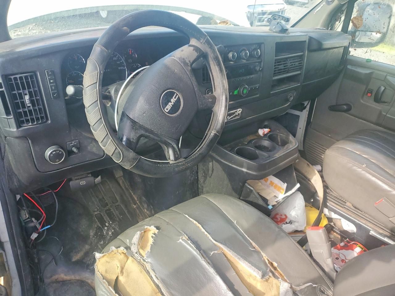 2010 GMC Savana BOX Truck