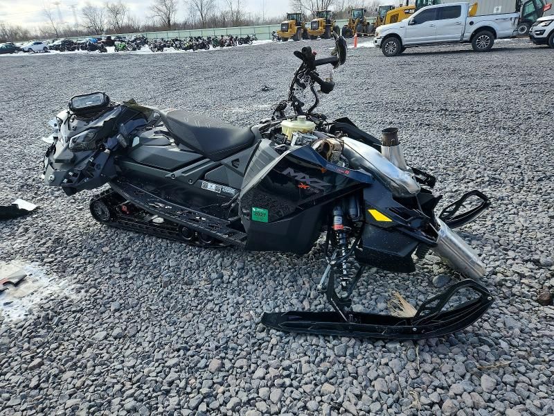 2025 Skidoo 2025 Skidoo MXZ