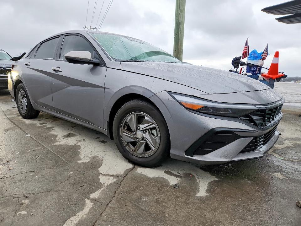 2025 Hyundai Elantra se