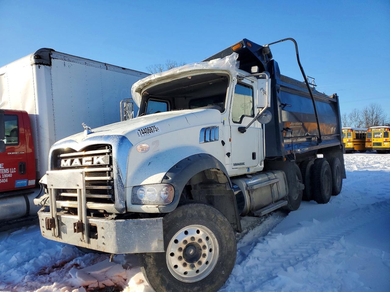 2015 Mack GU (GRANITE)