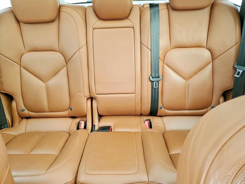 2016 Porsche Cayenne s