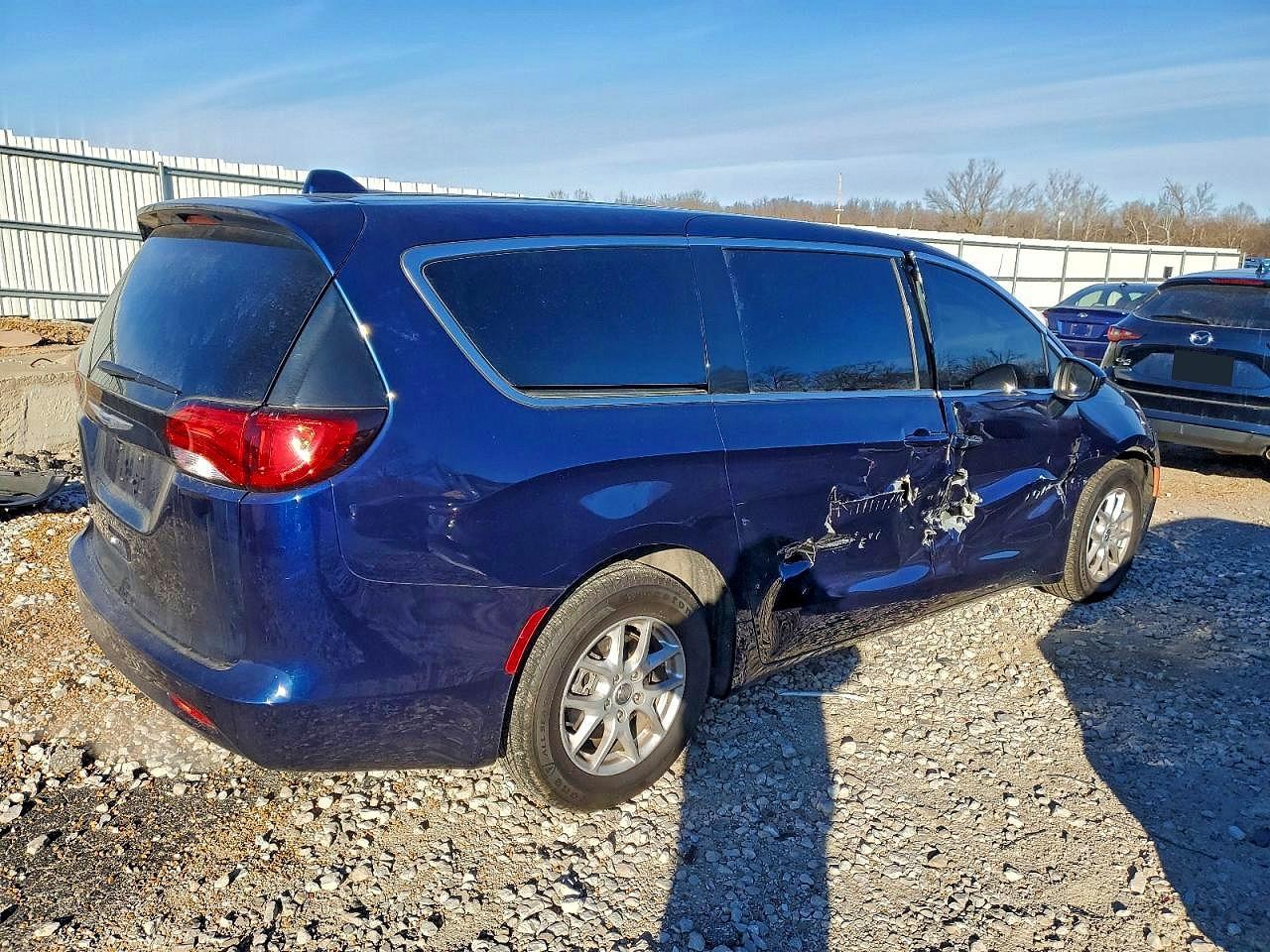 2020 Chrysler Voyager lx