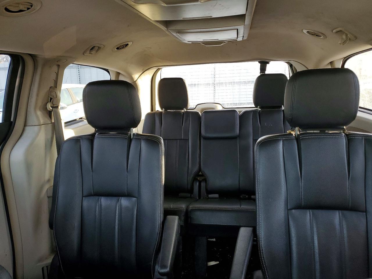 2016 Chrysler Town & Country Touring
