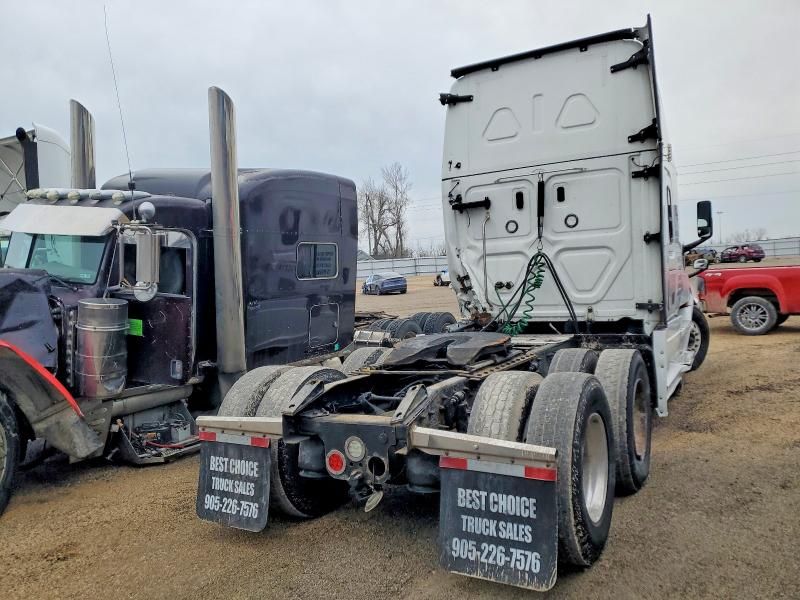 2018 Freightliner Cascadia 126 Semi Truck