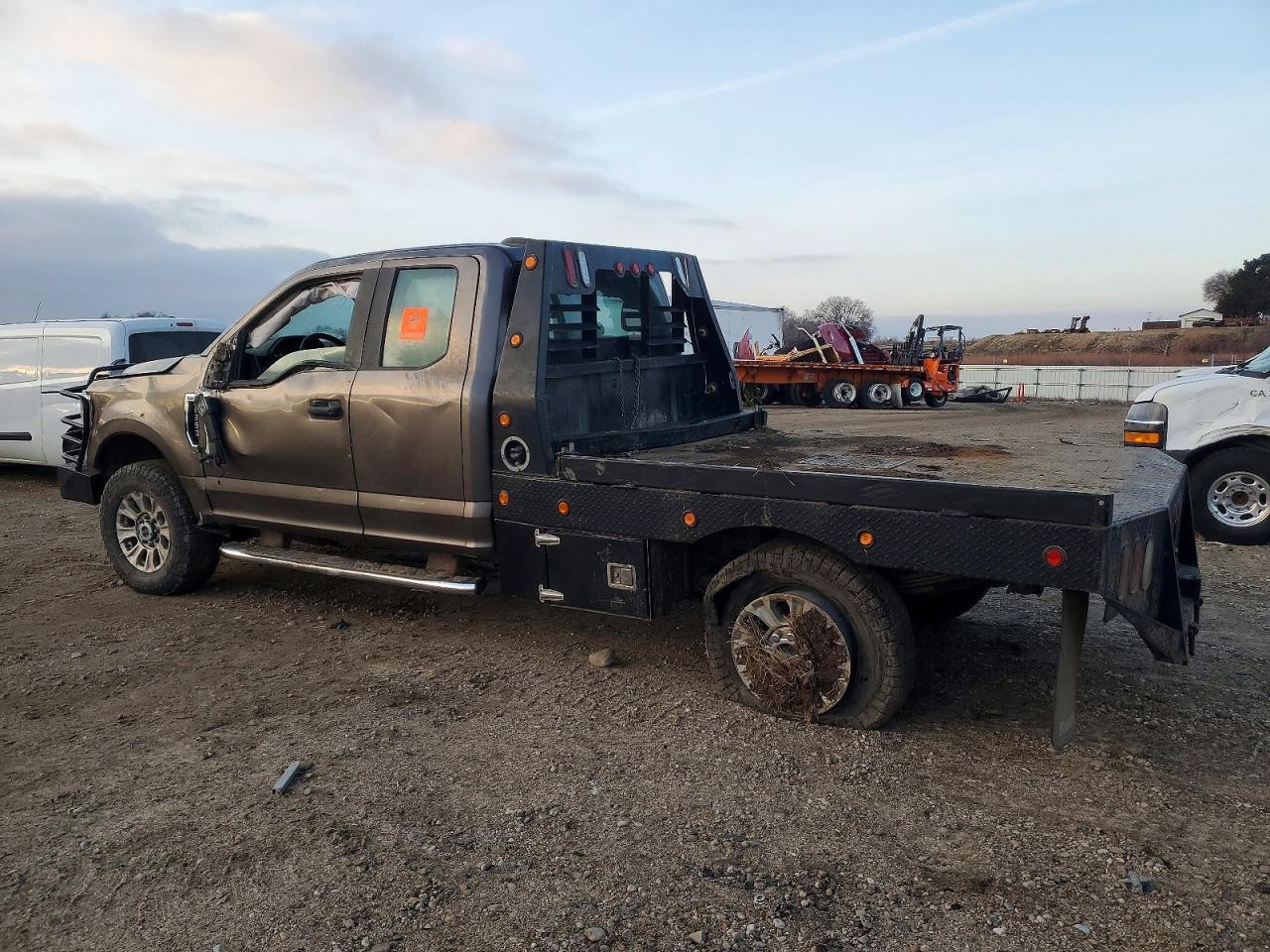 2021 Ford F350 Super Duty Flatbed Truck
