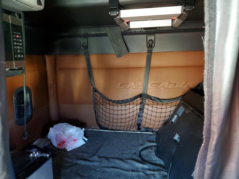 2020 Freightliner Cascadia 126