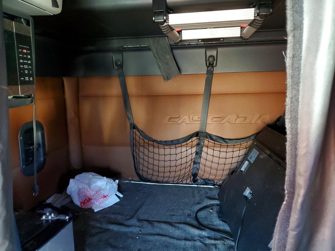 2020 Freightliner Cascadia 126