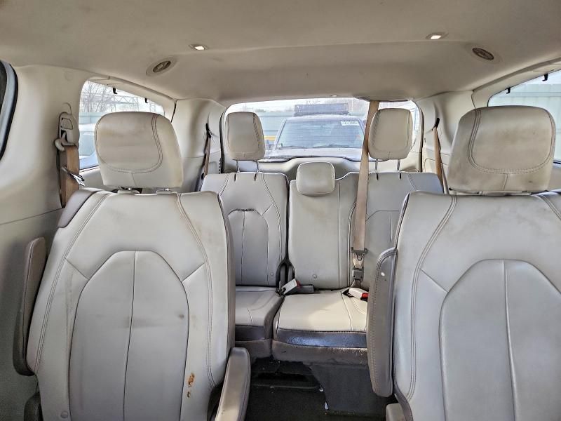 2017 Chrysler Pacifica Touring l