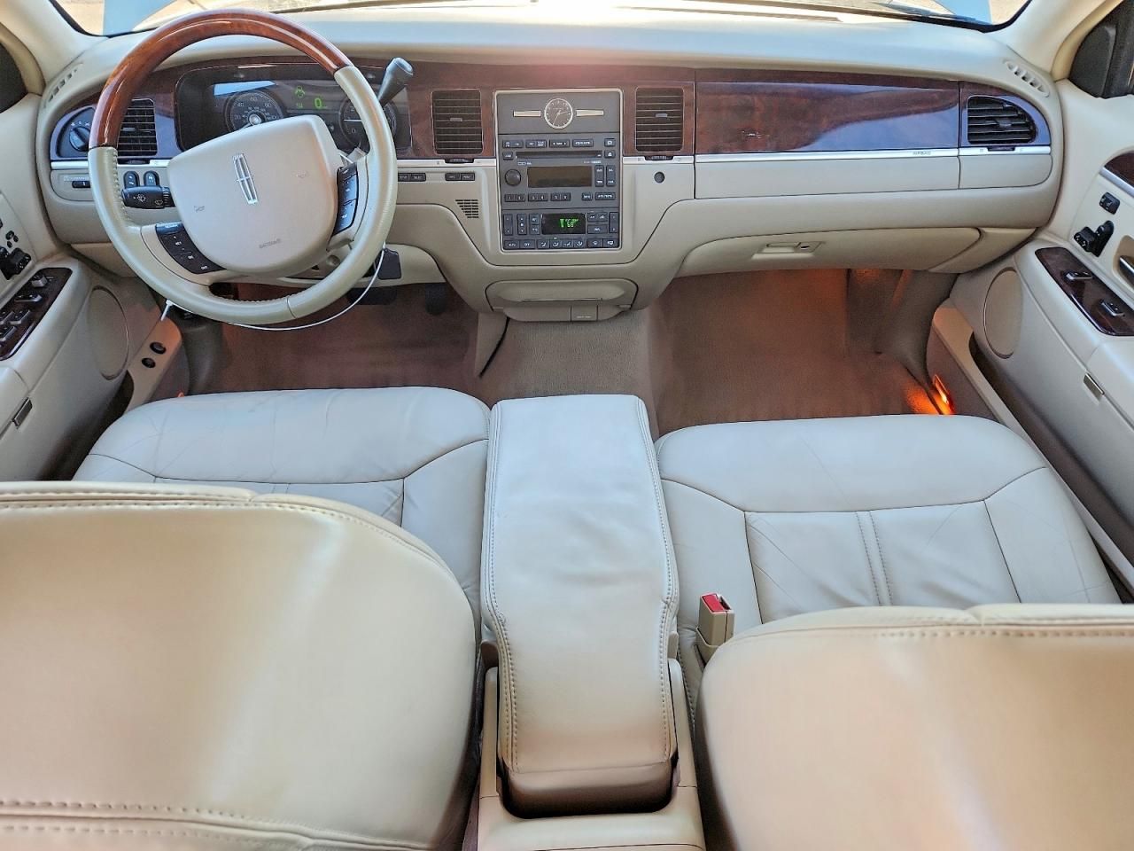 2007 Lincoln Town car Signature Limited