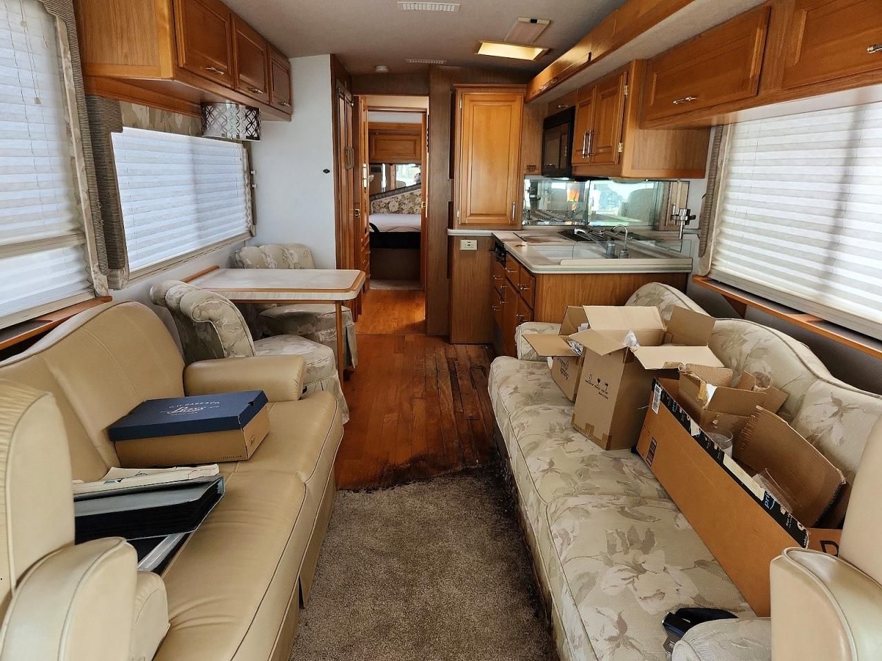 1998 Freightliner Chassis x Line Motor Home