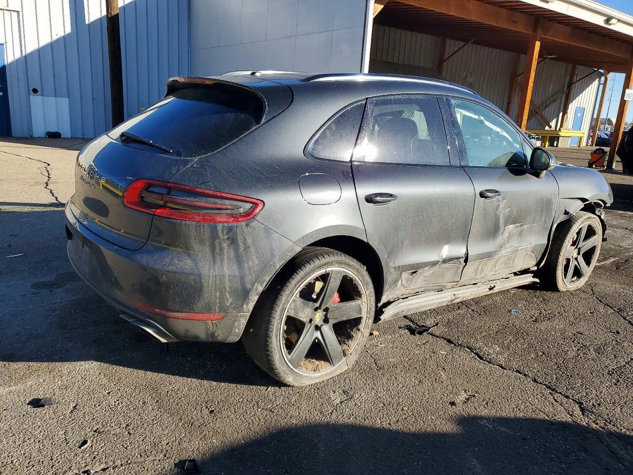 2018 Porsche Macan Turbo