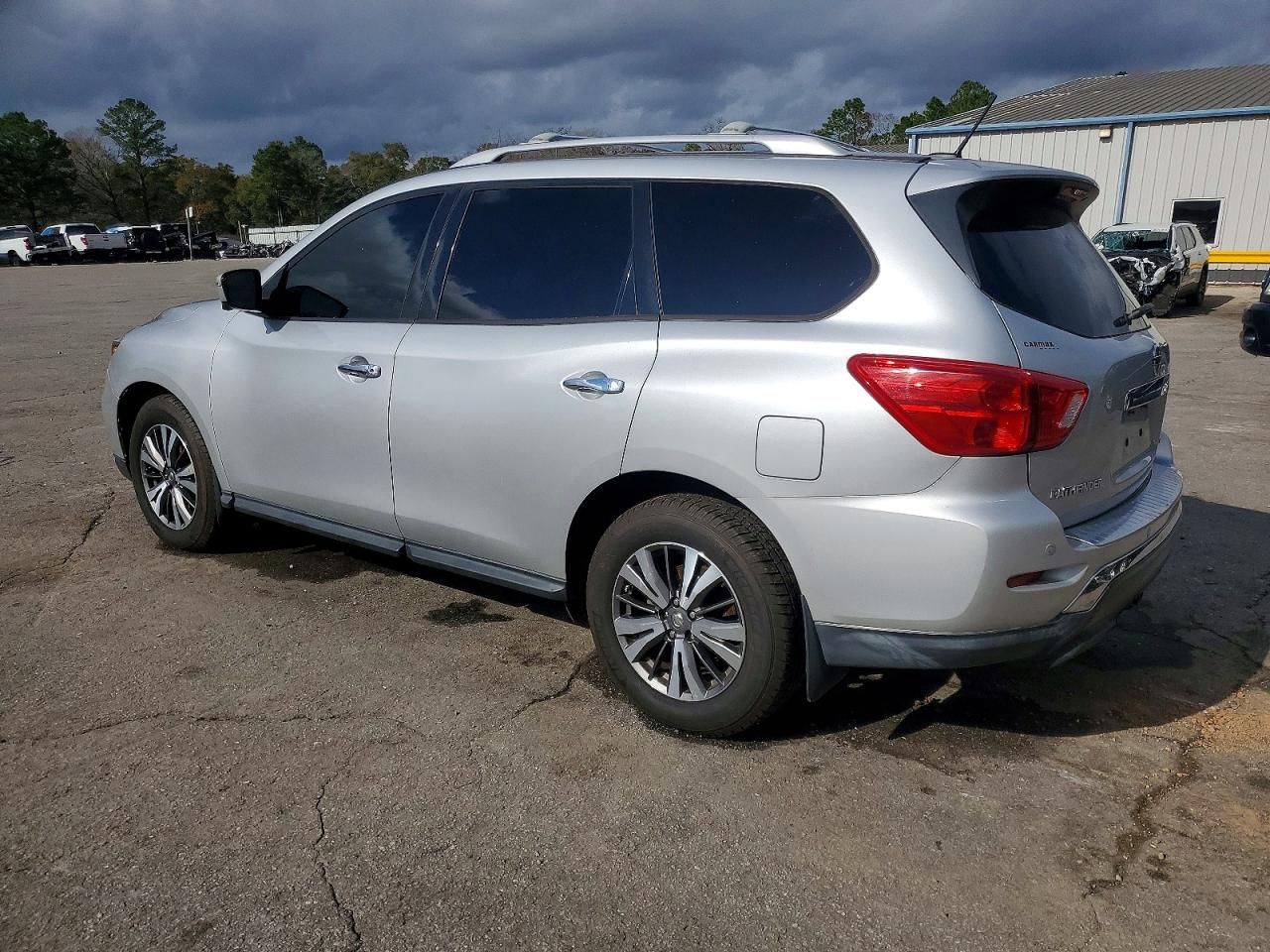 2017 Nissan Pathfinder s