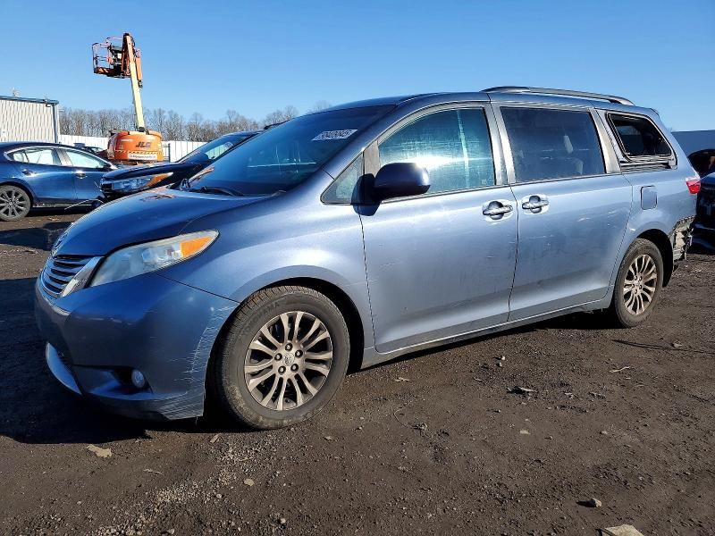 2015 Toyota Sienna xle