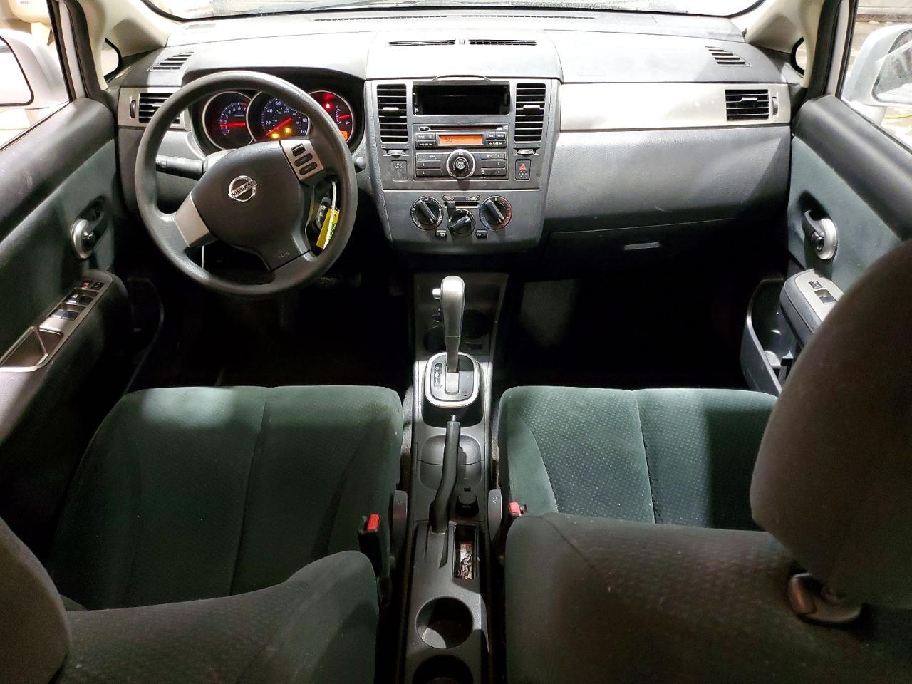 2010 Niss Versa s