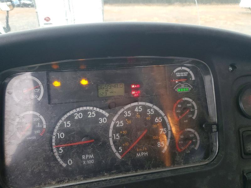 2015 Freightliner Business Class M2 Semi Truck