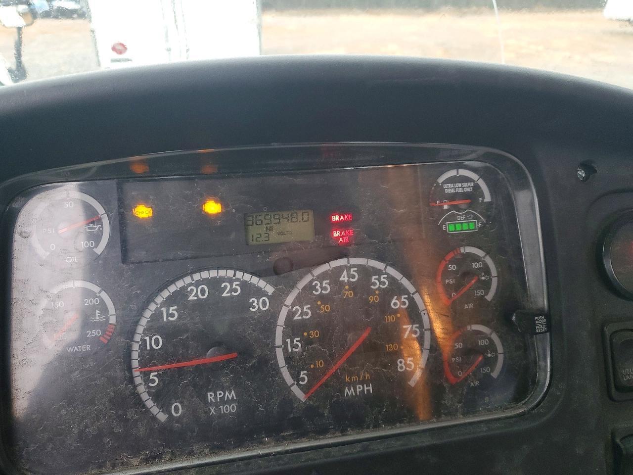 2015 Freightliner Business Class M2 Semi Truck