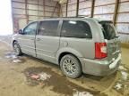 2015 Chrysler Town & Country Touring l