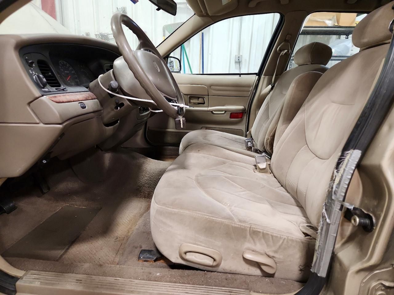 2000 Ford Crown Victoria