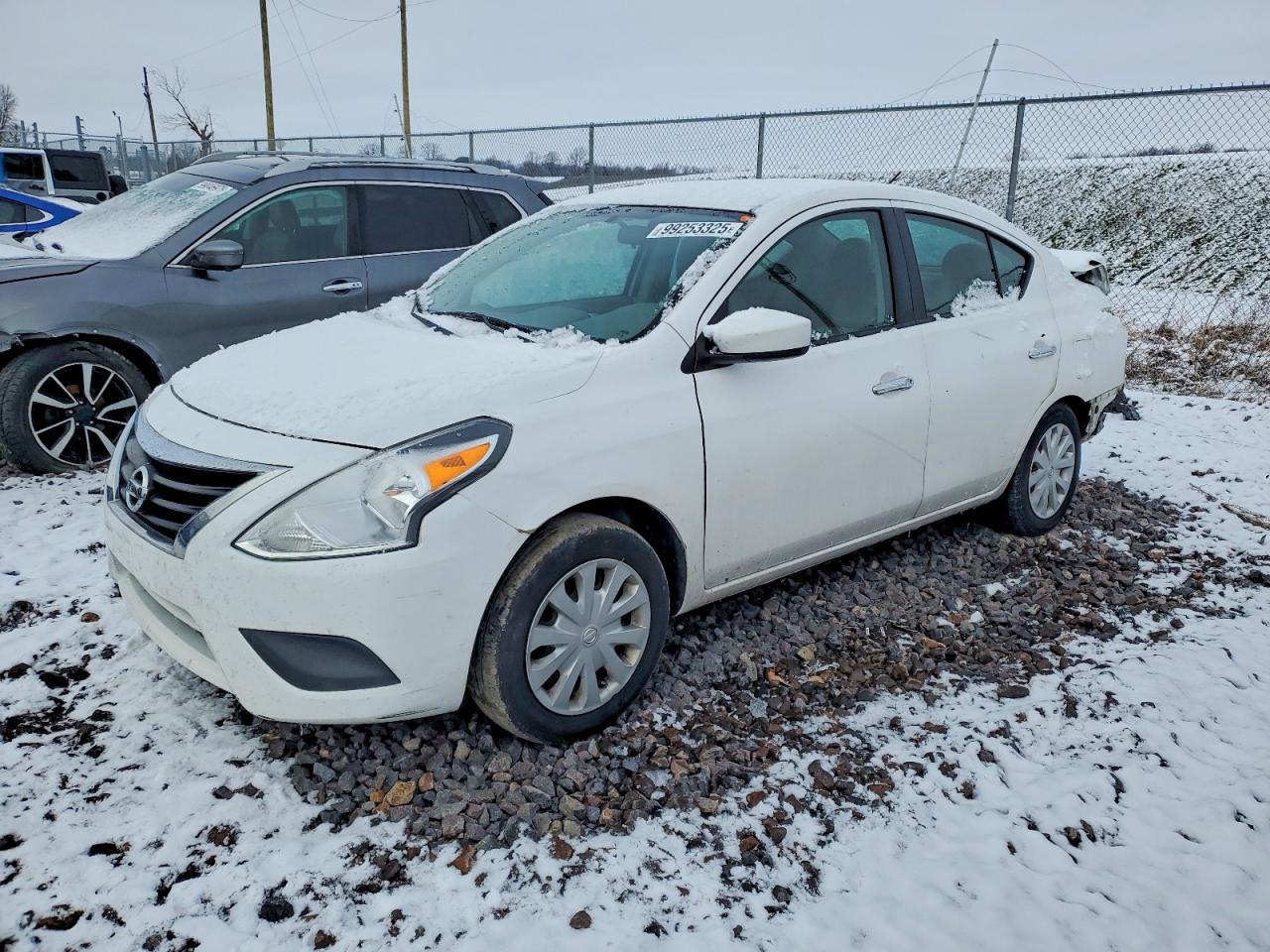 2016 Niss Versa s