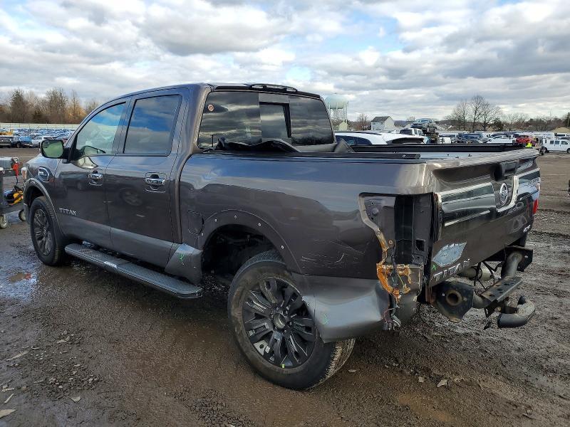 2017 Nissan Titan sv