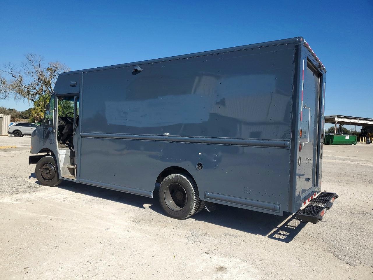 2021 Freightliner MT45G Chassis Delivery Truck