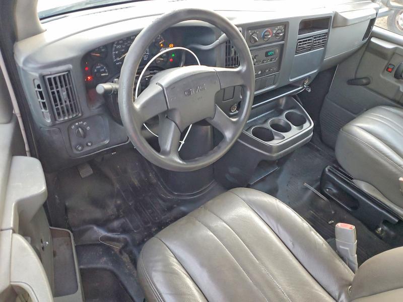 2006 GMC Savana BOX Truck