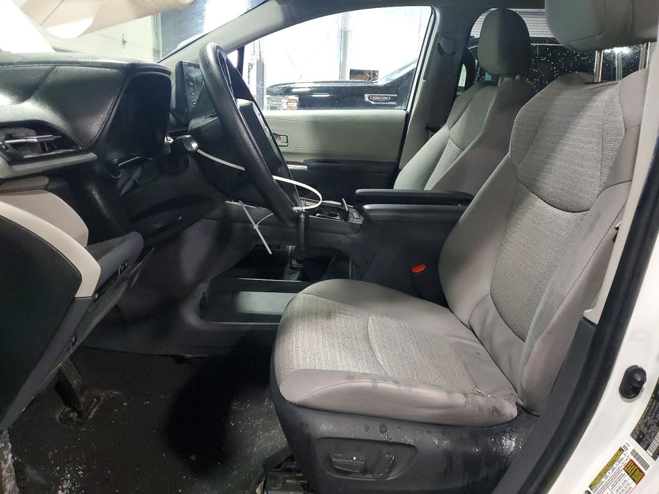 2023 Toyota Sienna le