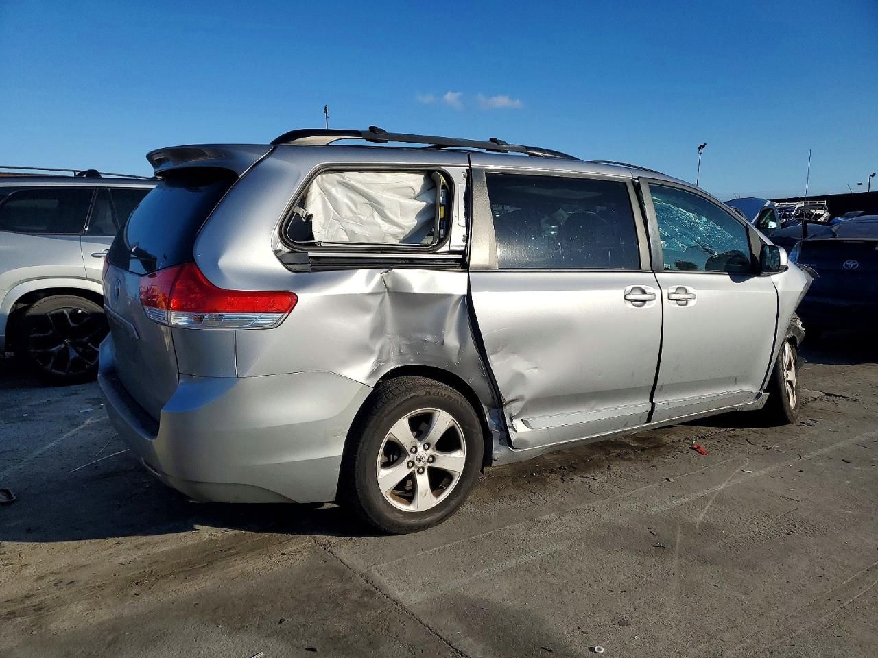 2013 Toyota Sienna le