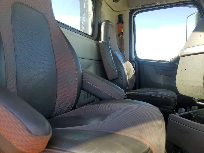 2020 Volvo Vnr Semi Truck