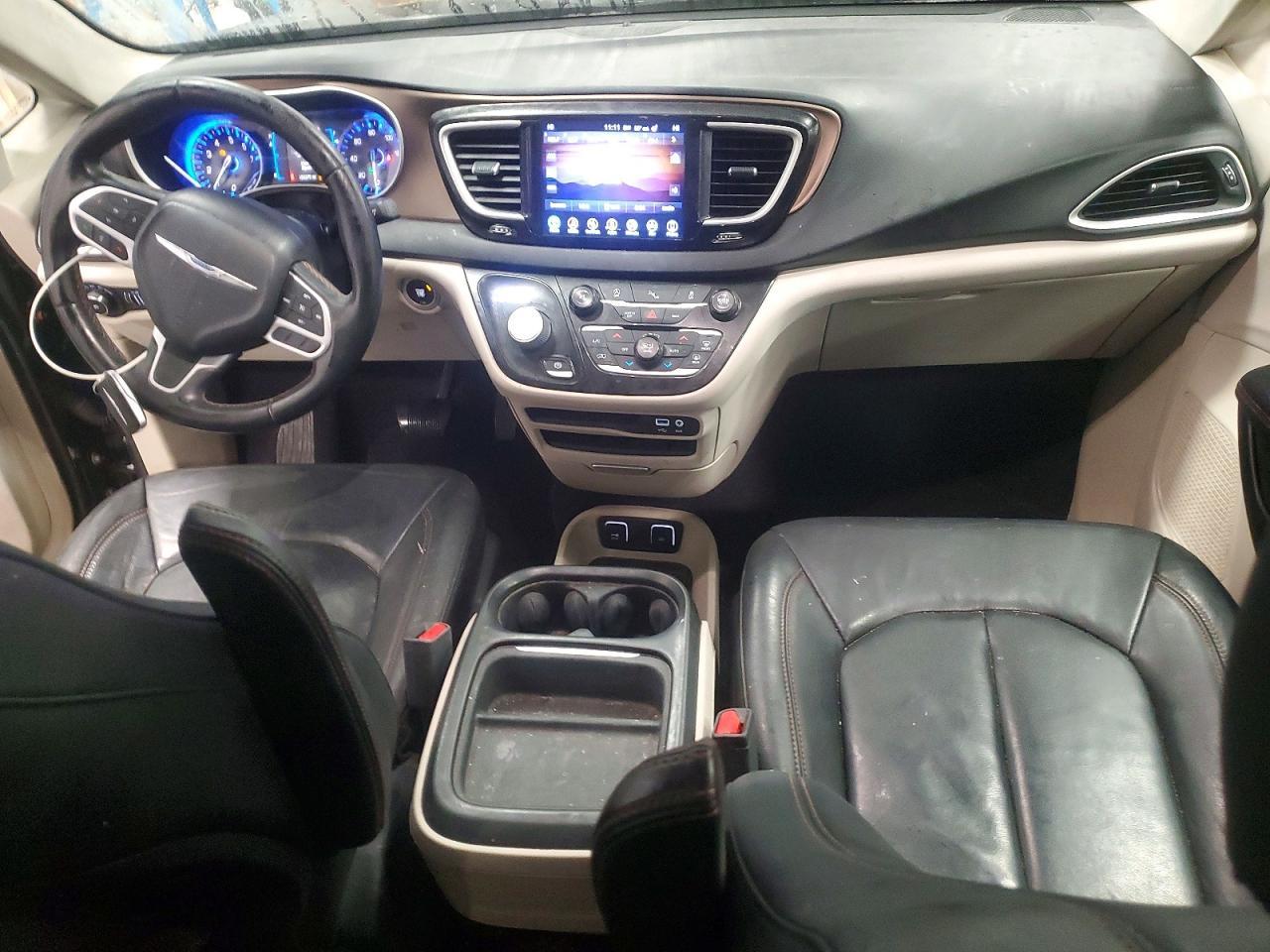 2017 Chrysler Pacifica Touring l