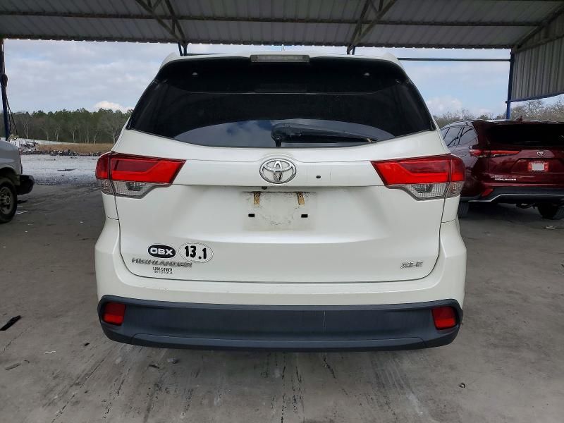 2018 Toyota Highlander se