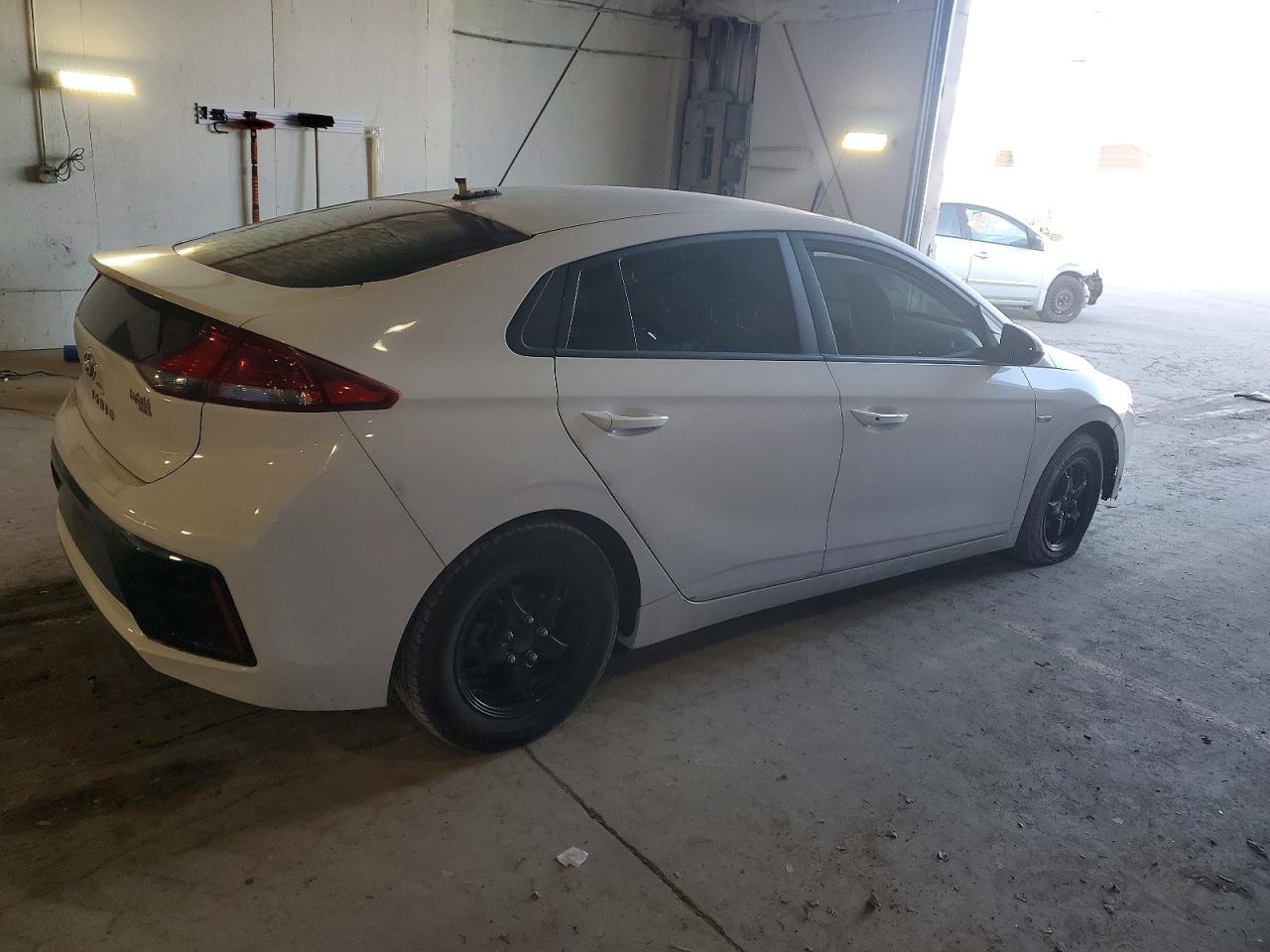 2017 Hyundai Ioniq Hybrid Blue