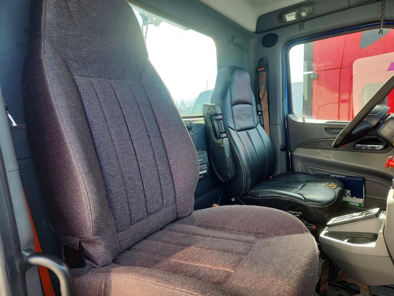 2018 Peterbilt Tractor 579-Semi Truck