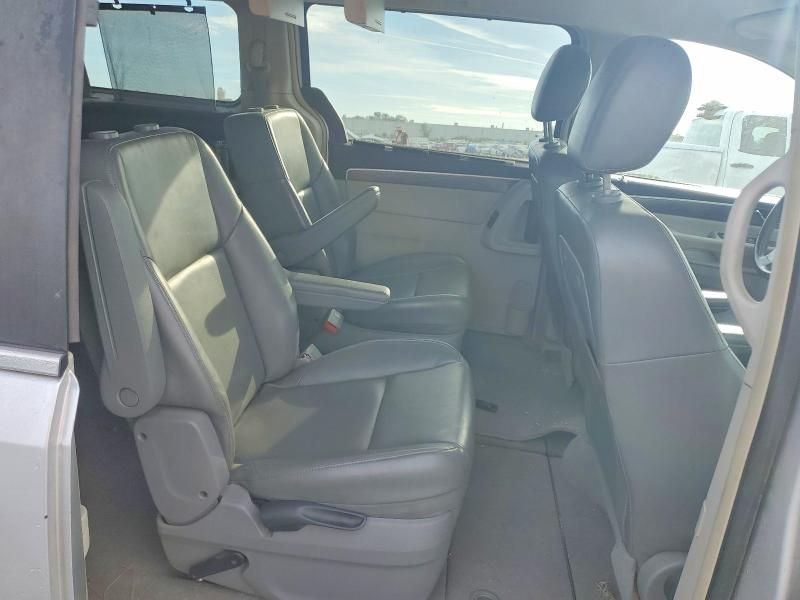 2010 Volkswagen Routan se